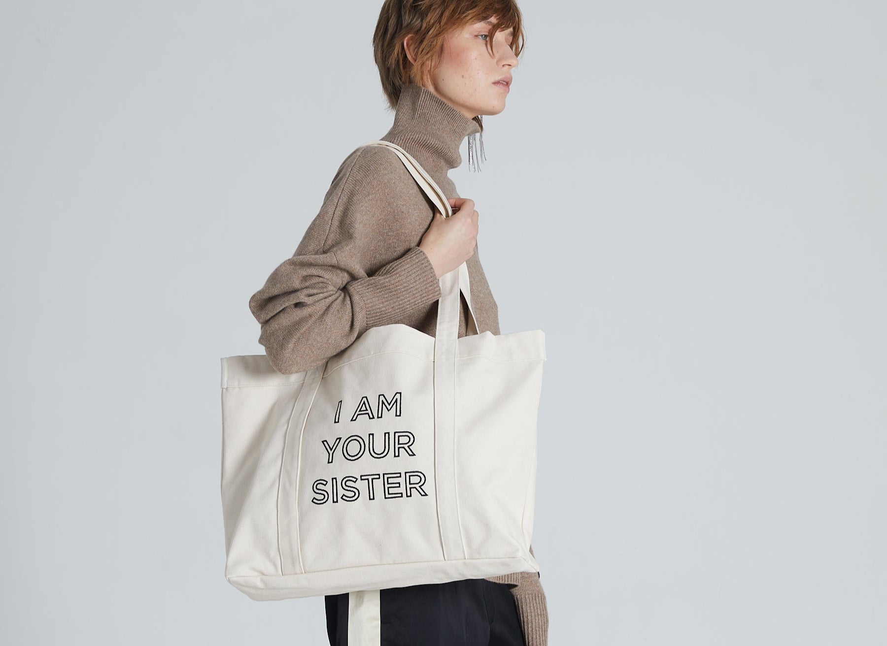 Profile of woman wearing the Lucie nature Tote Bag over her shoulder. 